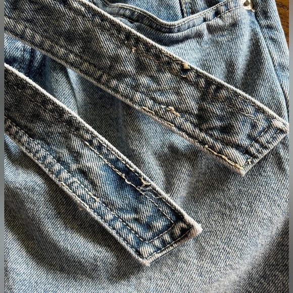 FREE PEOPLE Skirt Denim Mini Belt Frayed Raw Hem Button Fly Blue pockets Size 25 - Picture 8 of 8